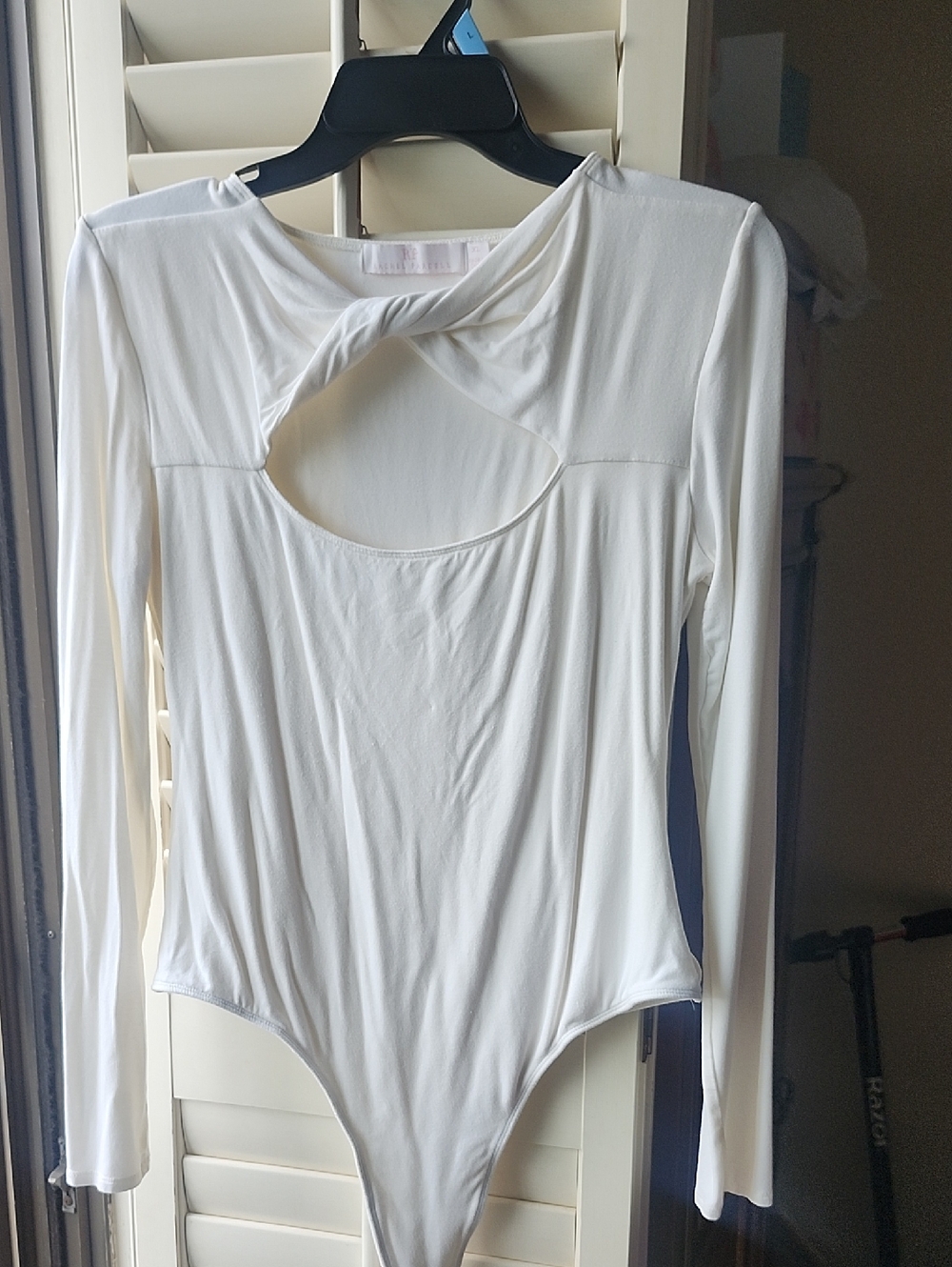 Rachel Parcell Ivory Long-Sleeve Twist-Back Bodysuit